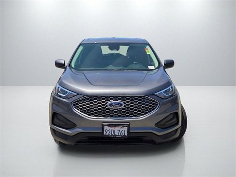 Used 2024 Ford Edge SE image 3