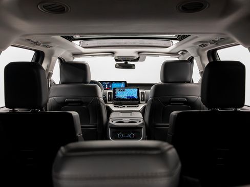 Used 2025 Ford Expedition Active AWD/4WD image 35