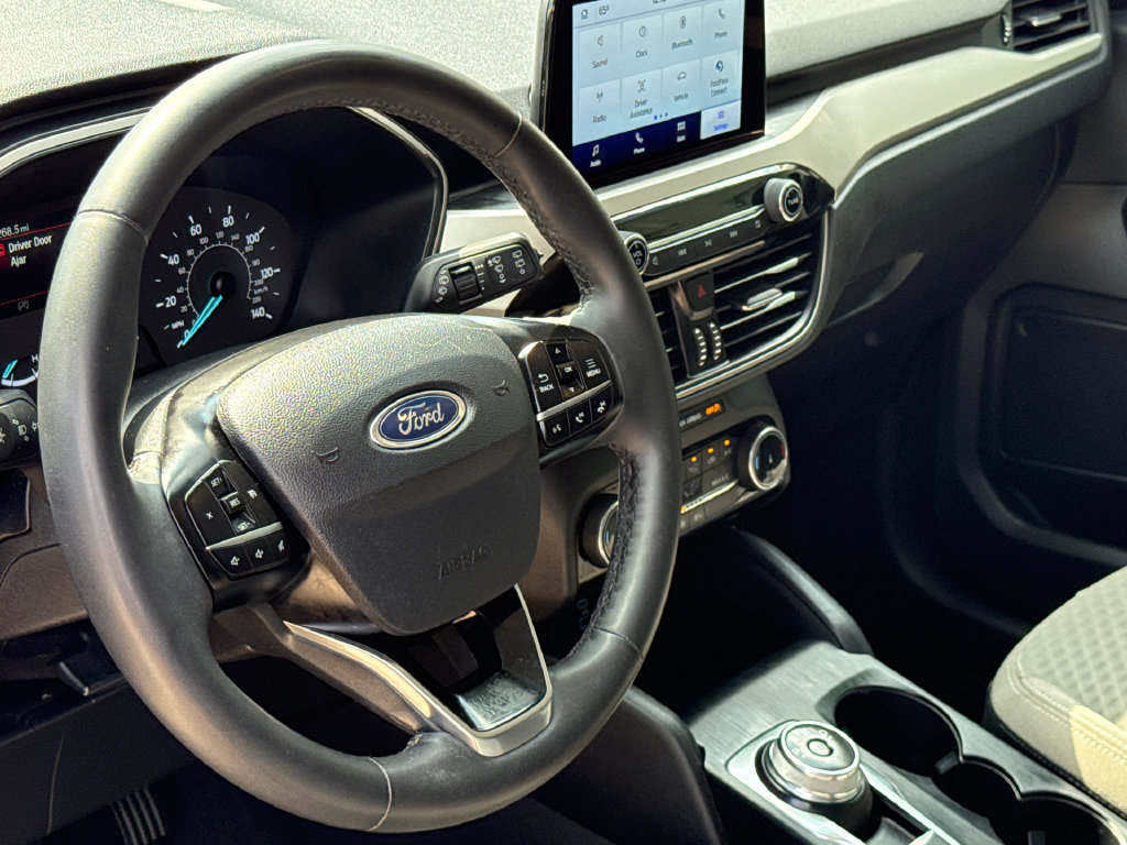 Used 2022 Ford Escape SE w/ SE Sport Appearance Package FWD image 17