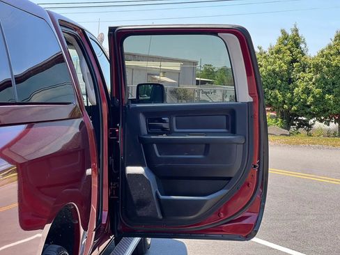 Used 2016 RAM 1500 Express AWD/4WD image 32