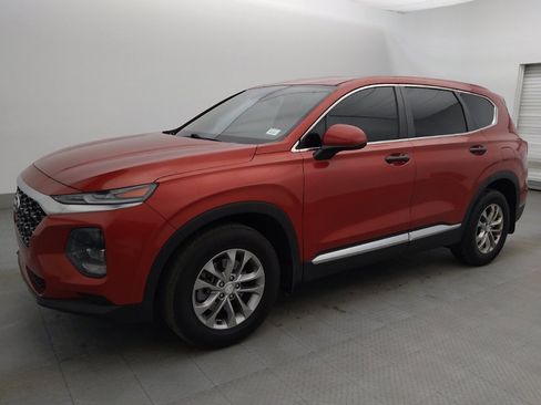 Used 2019 Hyundai Santa Fe SE image 2