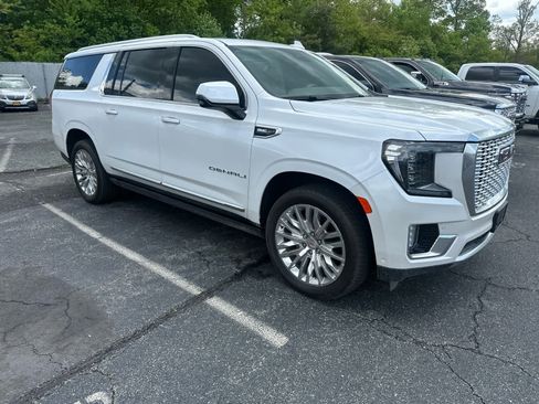 Used 2024 GMC Yukon XL Denali w/ Advanced Technology Package AWD/4WD image 3