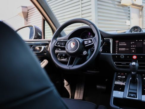 Certified 2025 Porsche Macan image 26