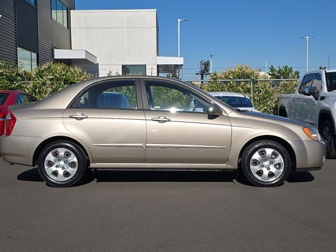 Used 2005 Kia Spectra EX FWD image 4