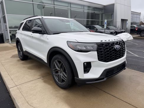 New 2026 Ford Explorer ST-Line w/ ST-Line Street Pack image 2