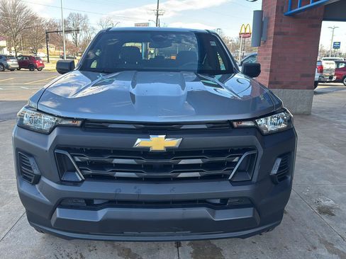 Used 2024 Chevrolet Colorado W/T image 2