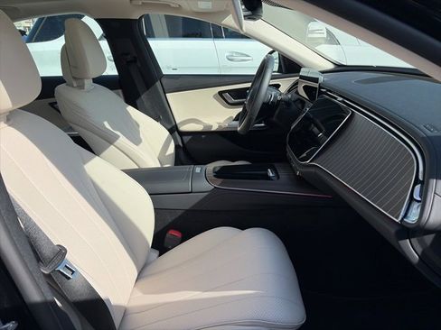 Used 2025 Mercedes-Benz E 350 Sedan image 7