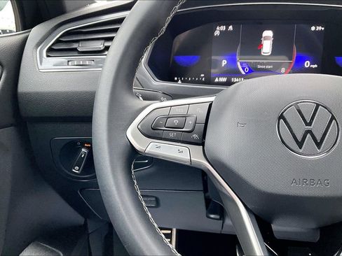 Used 2023 Volkswagen Tiguan SE R-Line image 17