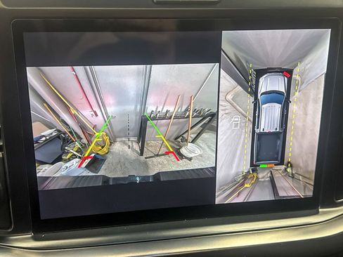 New 2026 Ford F250 Lariat w/ Black Appearance Package image 19