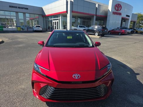Used 2025 Toyota Camry XLE w/ Premium Plus Package FWD image 3
