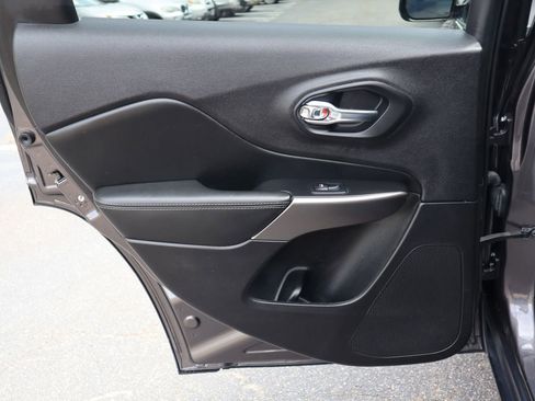 Used 2021 Jeep Cherokee Latitude Lux w/ Sun & Sound Group FWD image 11