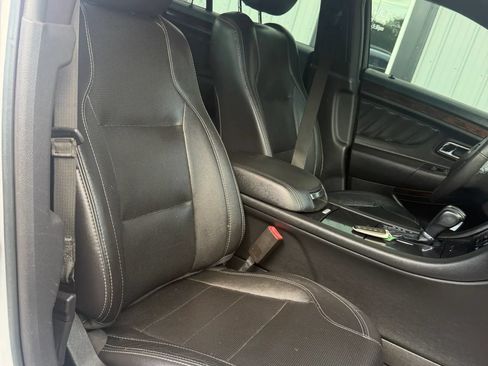 Used 2018 Ford Taurus Limited FWD image 13