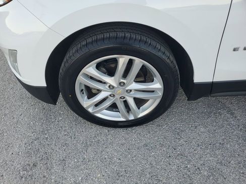 Used 2018 Chevrolet Equinox Premier image 18
