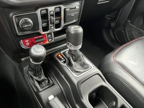 Used 2025 Jeep Wrangler Unlimited Rubicon AWD/4WD image 26