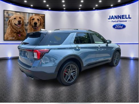Used 2025 Ford Explorer ST w/ Sun And Sound Package AWD/4WD image 6