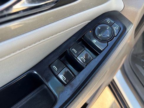 Used 2020 Chevrolet Traverse LT image 27