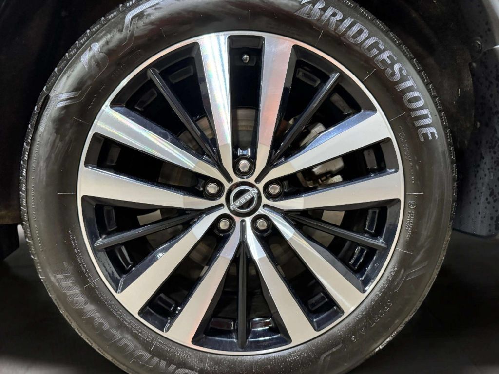 Used 2025 Nissan Pathfinder Platinum AWD/4WD image 35