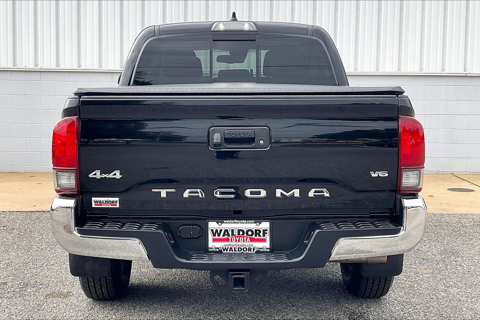 Used 2020 Toyota Tacoma SR5 AWD/4WD image 5