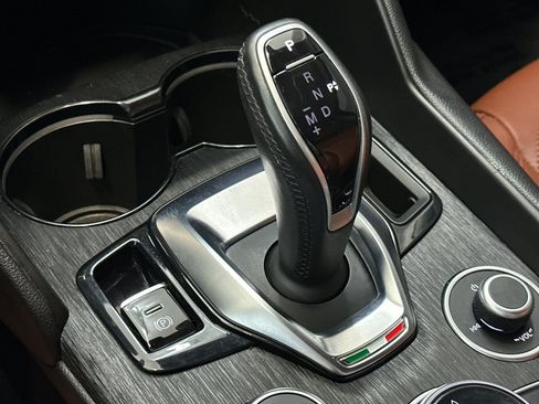Used 2020 Alfa Romeo Giulia RWD image 18