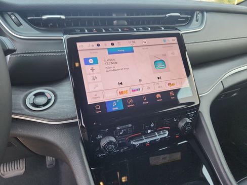 New 2025 Jeep Grand Cherokee Limited w/ Black Appearance Package image 13