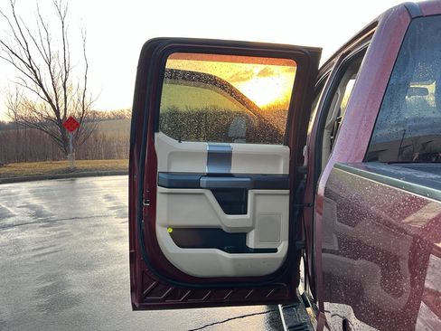 Used 2017 Ford F250 XLT w/ XLT Premium Package image 33