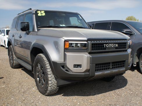 Used 2025 Toyota Land Cruiser image 3