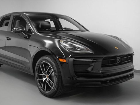 Certified 2025 Porsche Macan image 9