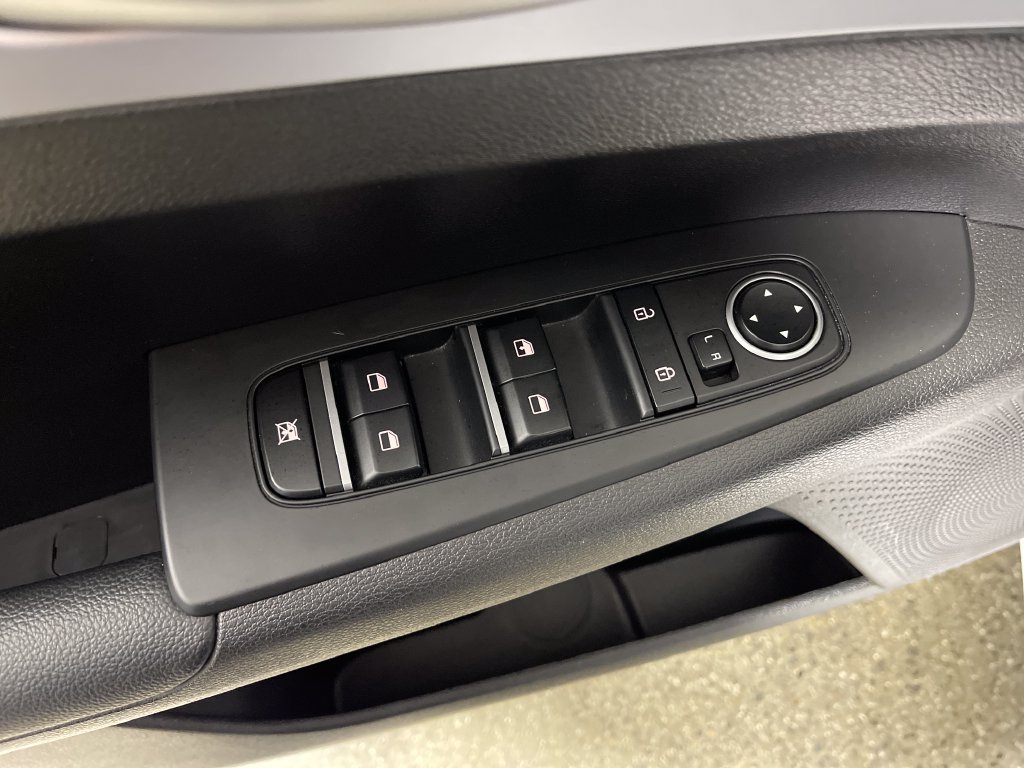 Used 2024 Kia Forte LXS w/ LXS Technology Package FWD image 18