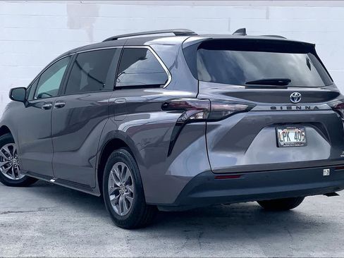 Used 2024 Toyota Sienna XLE FWD image 4