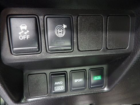 Used 2017 Nissan Rogue SV image 21