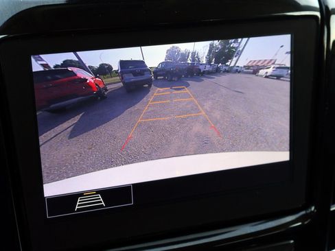 Used 2021 Chevrolet Traverse LT FWD image 21