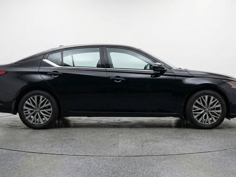 Used 2025 Nissan Altima 2.5 SV image 11