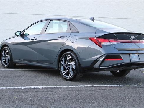 Used 2025 Hyundai Elantra Sport FWD image 8