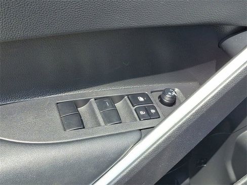 Used 2024 Toyota Corolla Cross XLE image 17