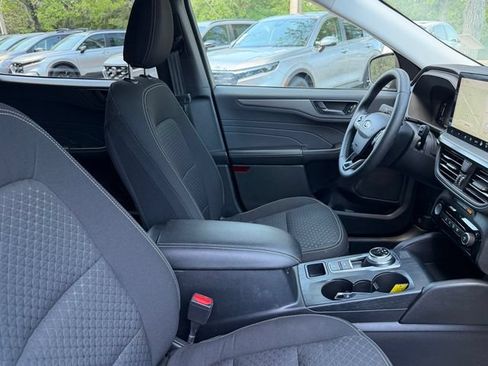 Used 2023 Ford Escape Active w/ Tech Pack #1 AWD/4WD image 9