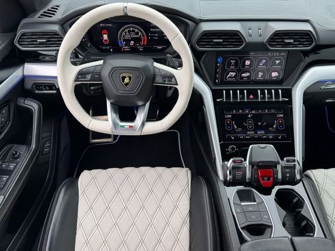 Used 2019 Lamborghini Urus AWD/4WD image 49