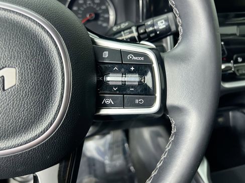 Used 2022 Kia Sorento S image 17