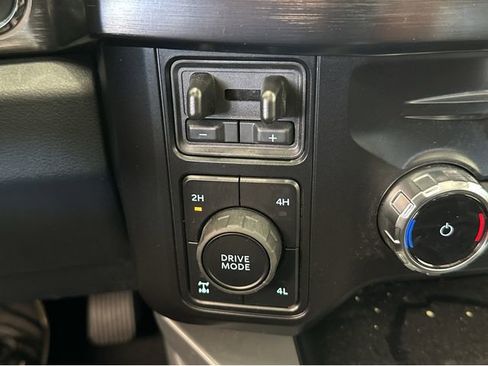 New 2026 Ford F250 Lariat w/ Black Appearance Package image 32