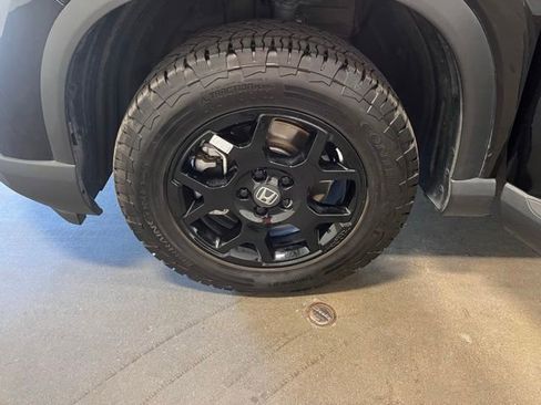 Used 2025 Honda Pilot TrailSport image 29