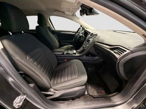 Used 2020 Ford Fusion SE image 24