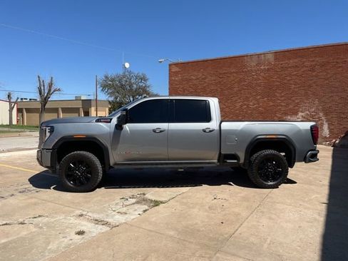 Used 2025 GMC Sierra 2500 AT4 w/ AT4 Premium Plus Package AWD/4WD image 4