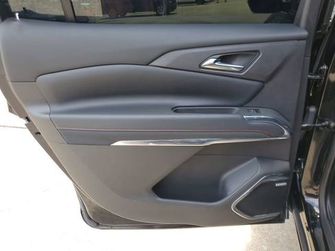 Used 2025 Chevrolet Traverse RS AWD/4WD image 16