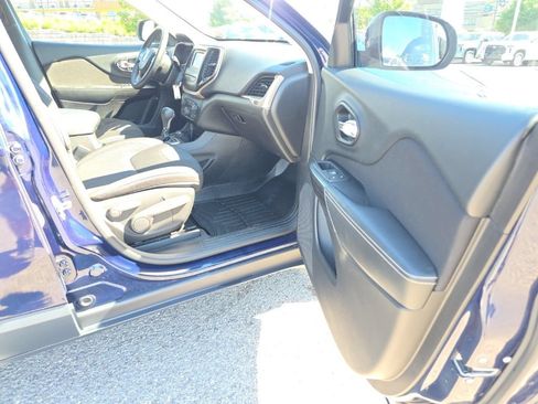 Used 2015 Jeep Cherokee Latitude w/ Cold Weather Group AWD/4WD image 9