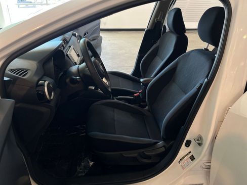 Used 2025 Nissan Versa SV FWD image 25