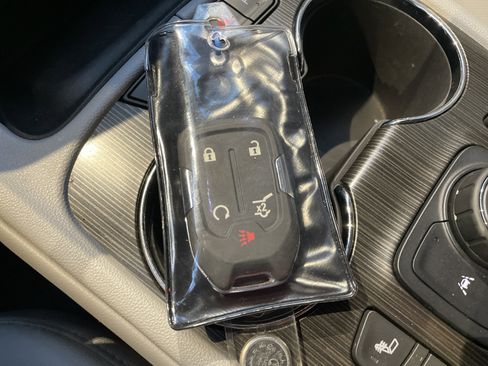 Used 2022 GMC Acadia SLT FWD image 45