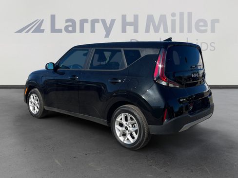 Used 2025 Kia Soul LX image 3