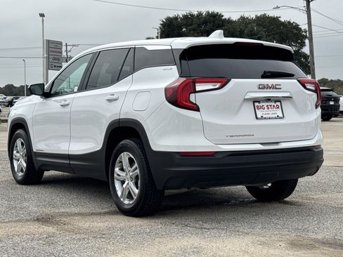 Used 2024 GMC Terrain SLE image 16