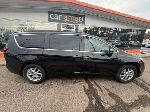 Used 2022 Chrysler Pacifica Touring-L FWD image 8