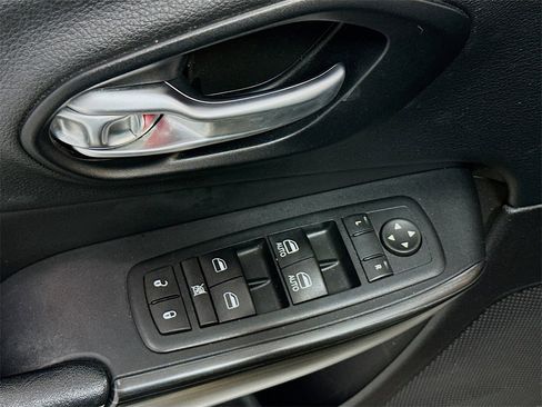 Used 2015 Jeep Cherokee Limited image 16