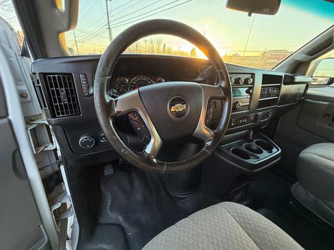 Used 2018 Chevrolet Express 2500 LT w/ LT Preferred Equipment Group image 18